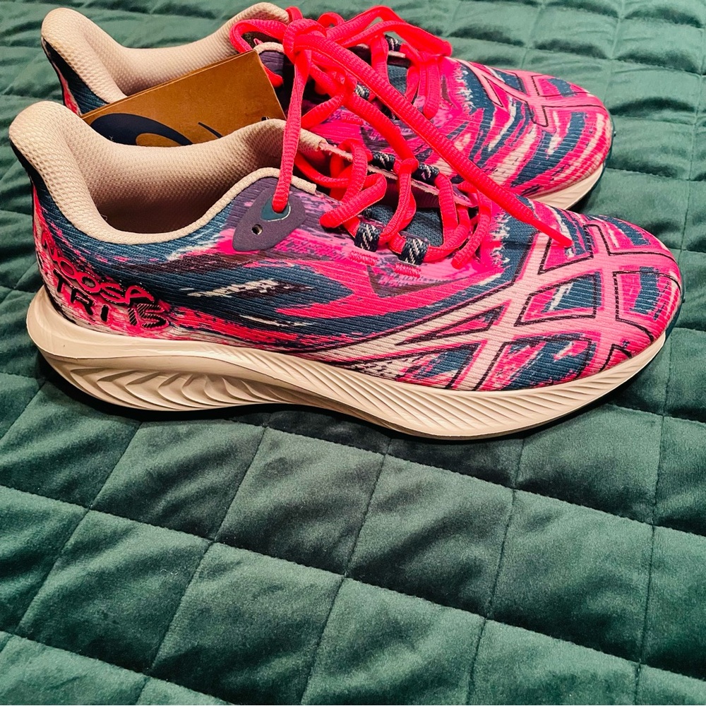 ASICS Gel- Noosa Tri 15 GS girls sneakers size 4.5